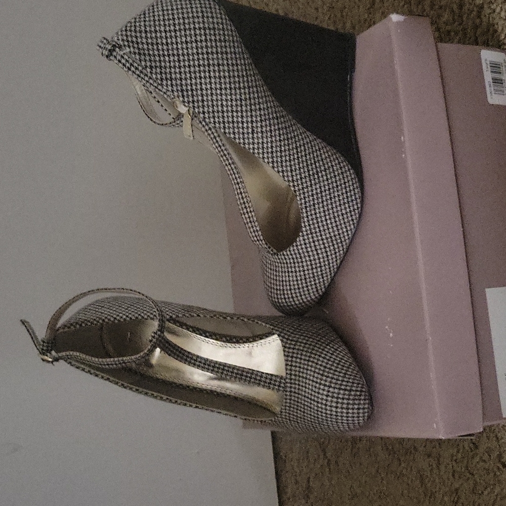 Wedge hill shoes